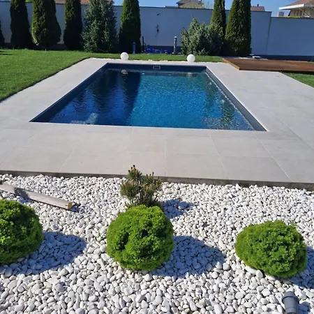 Sauvignon Pearl Villa